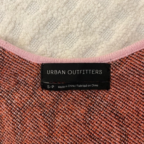 ⭐️Women’s Urban Outfitters Top - Picture 2 of 3